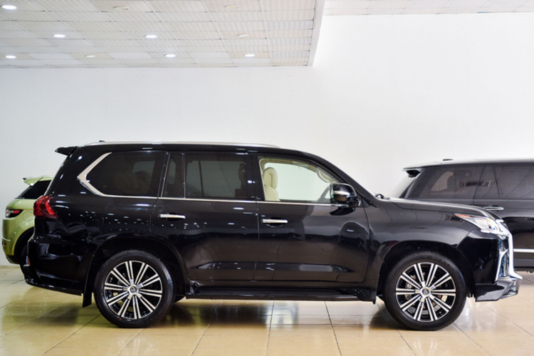 Ảnh Lexus LX 570 bản SuperSport 2018 độ 4 chỗ có giá hơn 10 tỷ đồng tại Việt Nam