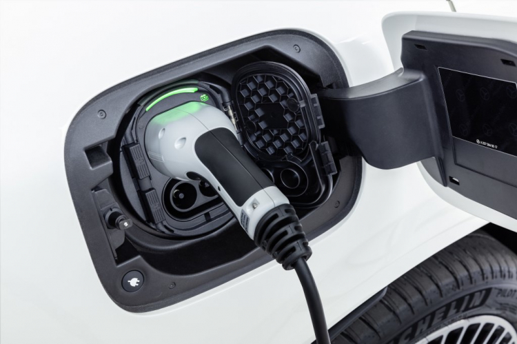 Tìm hiểu chi tiết Mercedes EQC - Xe điện thương mại đầu tiên của Mercedes-Benz Tìm hiểu chi tiết Mercedes EQC - Xe điện thương mại đầu tiên của Mercedes-Benz