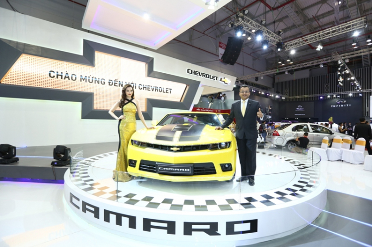 [VMS 2014]  Chevrolet ra mắt Cruze Black Edition và Camaro 2014 RS