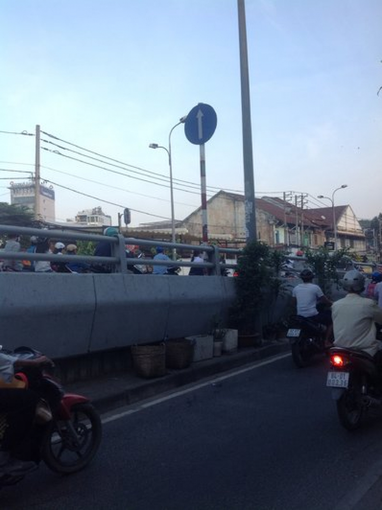 Đi từ cầu Nguyễn Tri Phương xuống từ quận 8, oto có được rẻ phải vào Trần Hưng Đạo không? Đi từ cầu Nguyễn Tri Phương xuống từ quận 8, oto có được rẻ phải vào Trần Hưng Đạo không?
