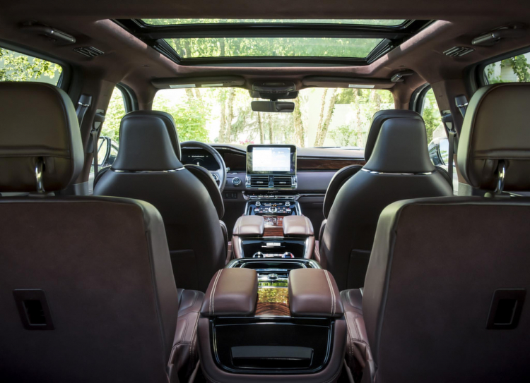 SUV “khủng long” Lincoln Navigator L Black Label 2018 mới rao bán 8,8 tỷ đồng
