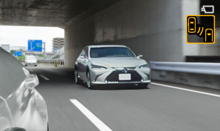 Lexus ES 2019 được trang bị camera thay thế cho gương chiếu hậu truyền thống