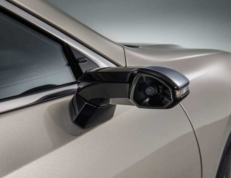 Lexus ES 2019 được trang bị camera thay thế cho gương chiếu hậu truyền thống