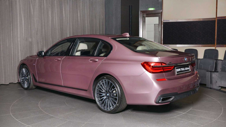BMW 750Li xDrive được sơn màu hồng nữ tính