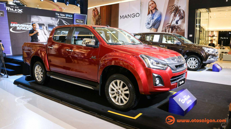 Isuzu Việt Nam ra mắt SUV mu-X và bán tải D-MAX 2018; động cơ 1.9L mới, mu-X có thêm phiên bản 2 cầu