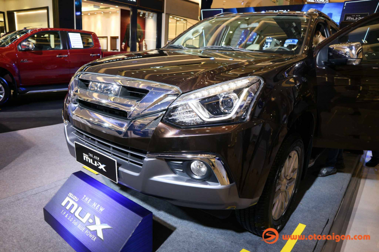 Isuzu Việt Nam ra mắt SUV mu-X và bán tải D-MAX 2018; động cơ 1.9L mới, mu-X có thêm phiên bản 2 cầu