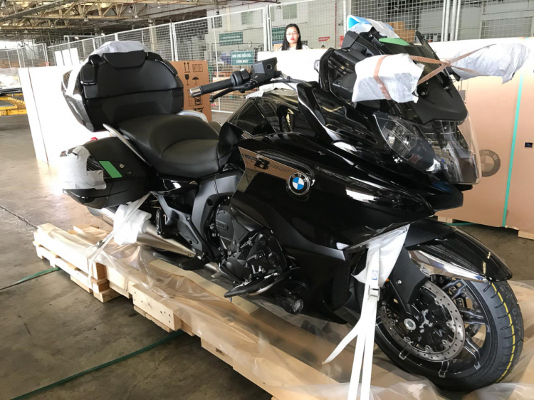 BMW R nineT Spezial và K1600 Grand America bất ngờ xuất hiện tại sân bay Tân Sơn Nhất