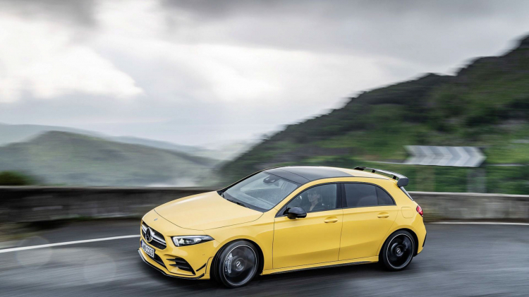 Mercedes-AMG A35 4MATIC ra mắt; lắp động cơ 2.0L tăng áp mạnh 302 mã lực