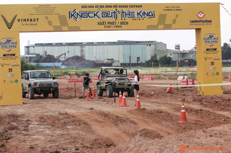 Xem bán tải "bay" tại vòng 2 giải đua xe địa hình đối kháng - Knock out the King (KOK)