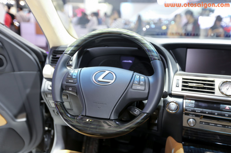 [VMS 2014] Cận cảnh LS460L, sedan đỉnh cao của Lexus