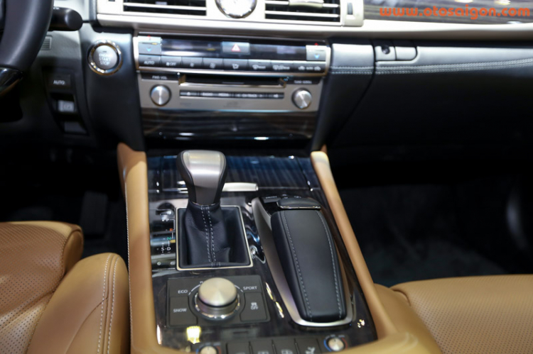 [VMS 2014] Cận cảnh LS460L, sedan đỉnh cao của Lexus