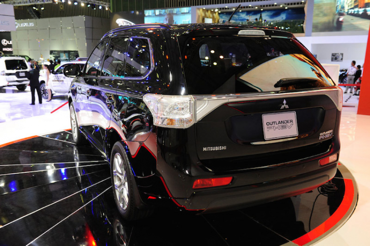 [VMS 2014] Mitsubishi giới thiệu Outlander PHEV