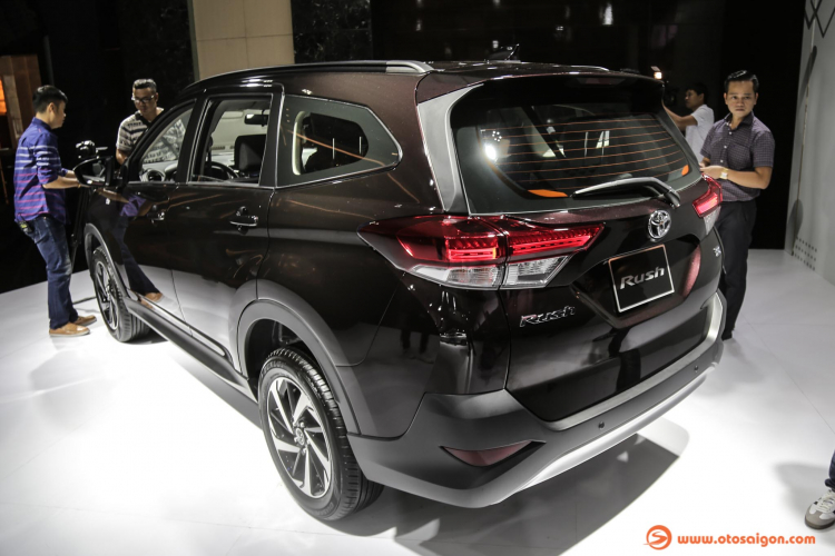 Toyota Rush 1.5 AT báo giá từ 668 triệu đồng tại Việt Nam