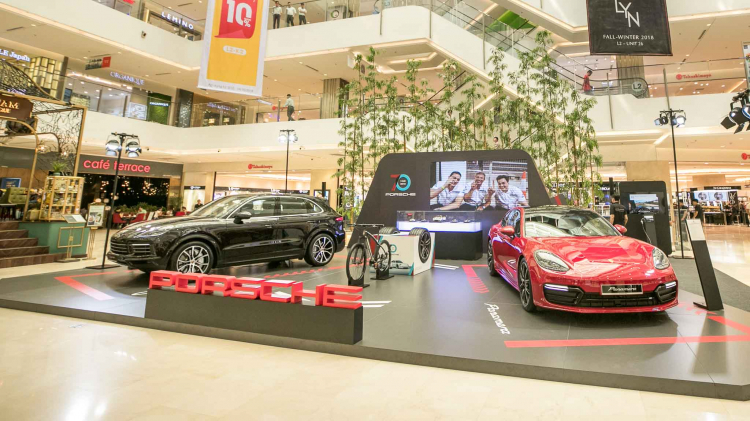 Kỷ niệm 70 năm lịch sử xe thể thao, Porsche Việt Nam trưng bày Panamera và Cayenne tại Saigon Centre