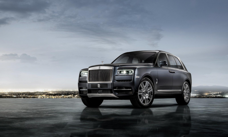 Rolls-Royce Cullinan 2019 độ kéo dài trục cơ sở có giá hơn 2 triệu USD