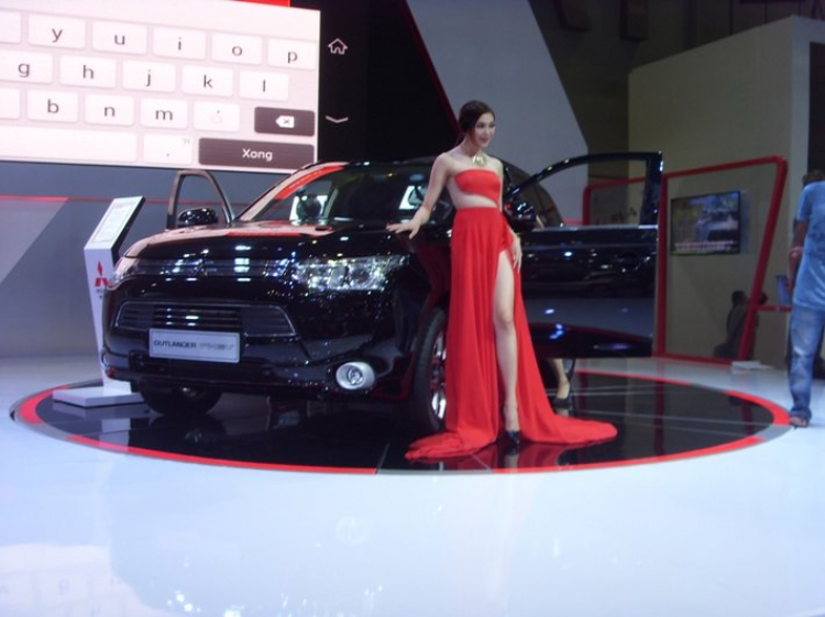 [VMS 2014] Mitsubishi giới thiệu Outlander PHEV