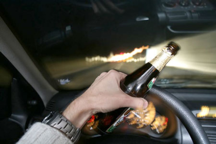 Theo các bác đã uống rượu bia thì có nên lái xe hay không?