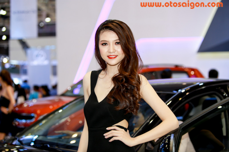 Mỹ nhân tràn ngập Vietnam Motor Show 2014