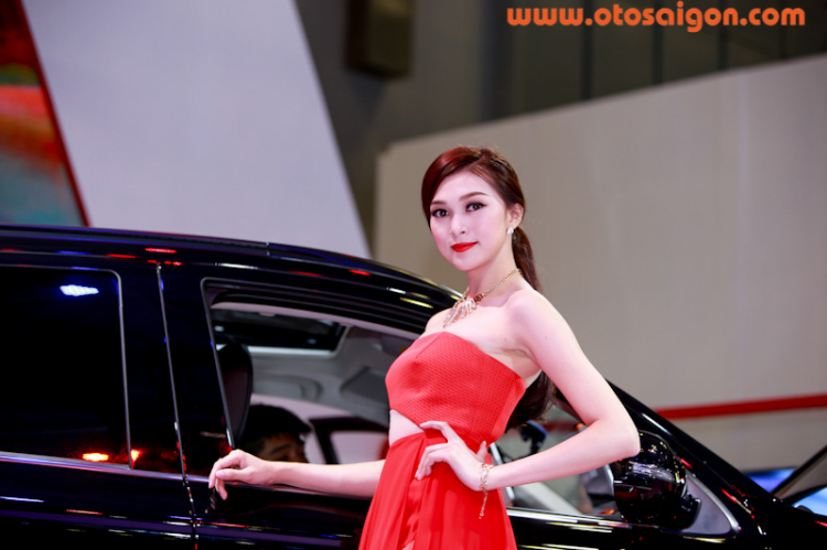 Mỹ nhân tràn ngập Vietnam Motor Show 2014