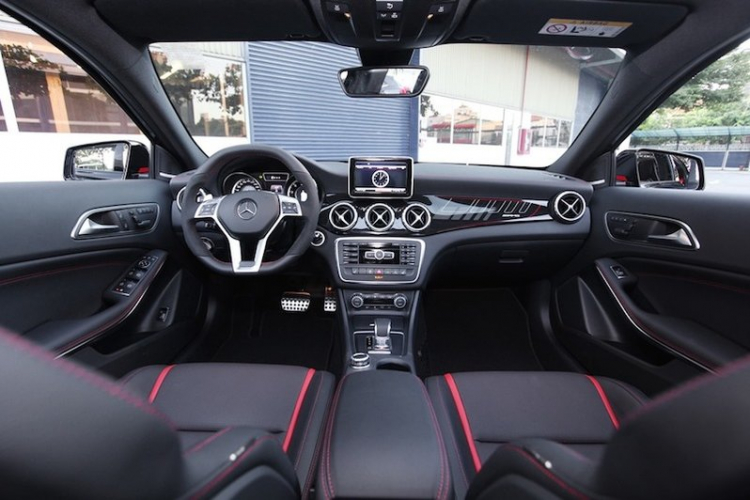 [VMS 2014] Cận cảnh Mercedes-Benz GLA45 AMG Edition 1