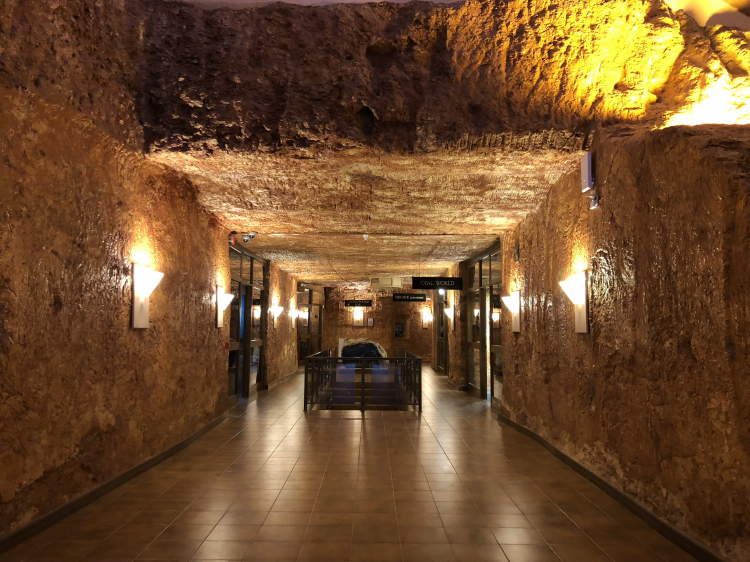 Hành trình đi tìm "Ngọc mắt Mèo" ở Coober Pedy, South Australia với Colorado và Trailblazer