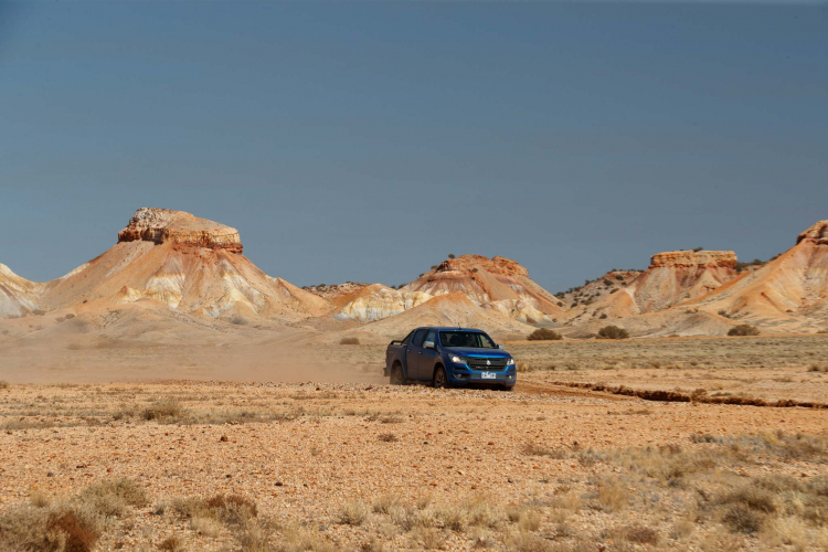 Hành trình đi tìm "Ngọc mắt Mèo" ở Coober Pedy, South Australia với Colorado và Trailblazer