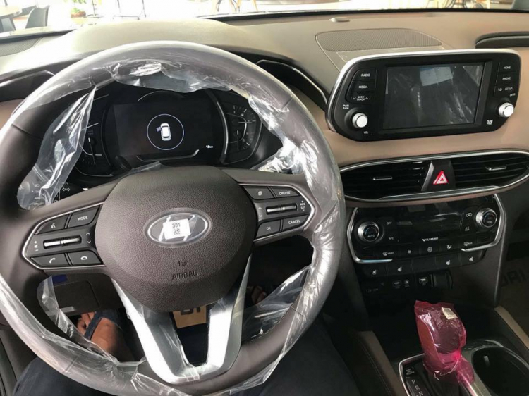 Hình ảnh thực tế Hyundai Sante Fe 2019 tại Việt Nam trước thềm ra mắt