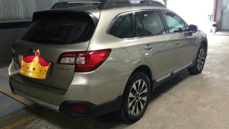 Bán xe Subaru Outback 2.5 i-s màu vàng cát 11/2015