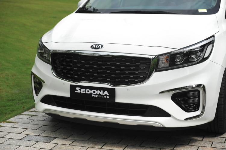 Kia Sedona facelift 2018 ra mắt tại Việt Nam, giá bán từ 1,1 đến 1,4 tỷ đồng