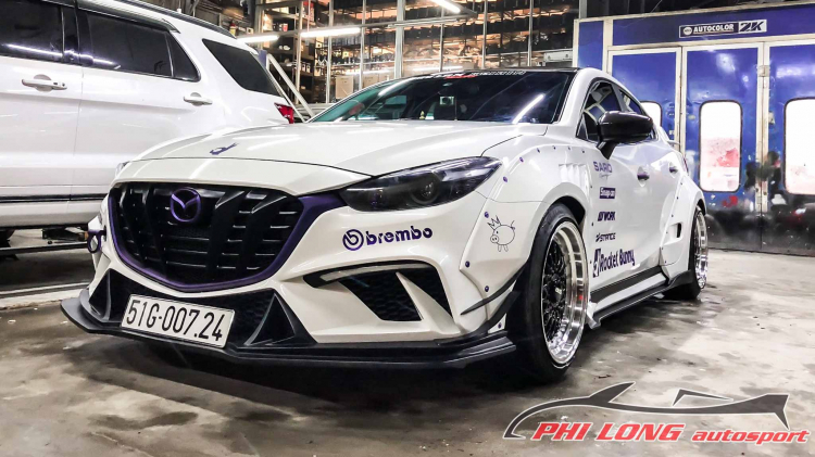 Mazda3 độ body thân rộng (widebody) theo phong cách RocketBunny tại TP.HCM