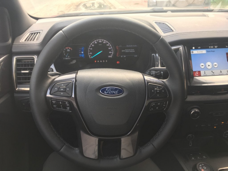 Cảm nhận đầu tiên về Ford Everest 2018 Bi-turbo – Máy êm, số mượt, tăng tốc tốt.