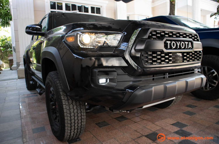 Ảnh chi tiết Toyota Tacoma TRD PRO 4x4 đầu tiên tại Việt Nam