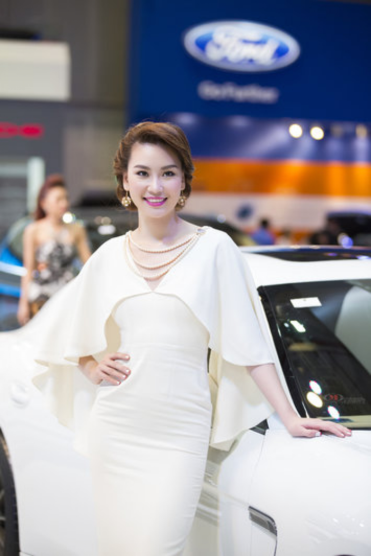 Mỹ nhân tràn ngập Vietnam Motor Show 2014