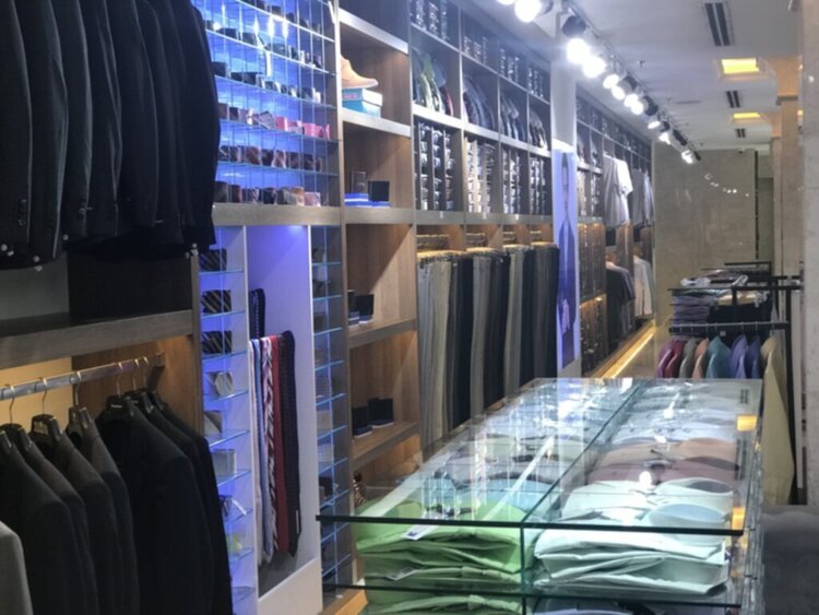 Chiếc áo sơmi 150 ngàn: Giá không thể cưỡng, tràn chiếm thị trường Chiếc áo sơmi 150 ngàn: Giá không thể cưỡng, tràn chiếm thị trường