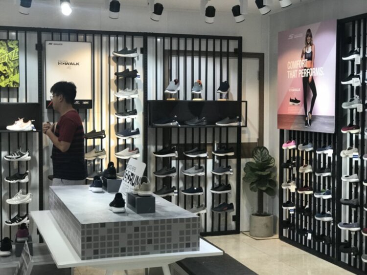Chiếc áo sơmi 150 ngàn: Giá không thể cưỡng, tràn chiếm thị trường Chiếc áo sơmi 150 ngàn: Giá không thể cưỡng, tràn chiếm thị trường