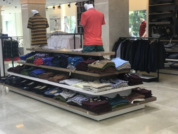Chiếc áo sơmi 150 ngàn: Giá không thể cưỡng, tràn chiếm thị trường Chiếc áo sơmi 150 ngàn: Giá không thể cưỡng, tràn chiếm thị trường