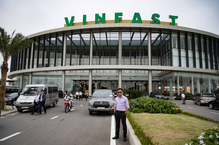 Em đi thăm nhà máy Vinfast, nơi sẽ sản xuất và lắp ráp LUX A2.0 và LUX SA2.0 Em đi thăm nhà máy Vinfast, nơi sẽ sản xuất và lắp ráp LUX A2.0 và LUX SA2.0