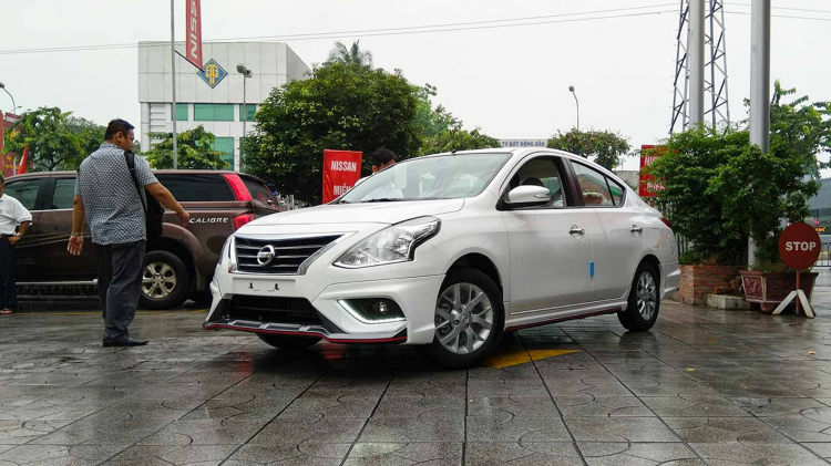 Nissan Sunny phiên bản XV Premium 2018 tại Việt Nam; trang bị bodykit và mâm mới