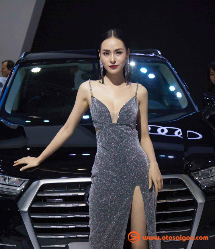 [VMS] Những “bóng hồng” khoe sắc tại Triển lãm ô tô Việt Nam 2018
