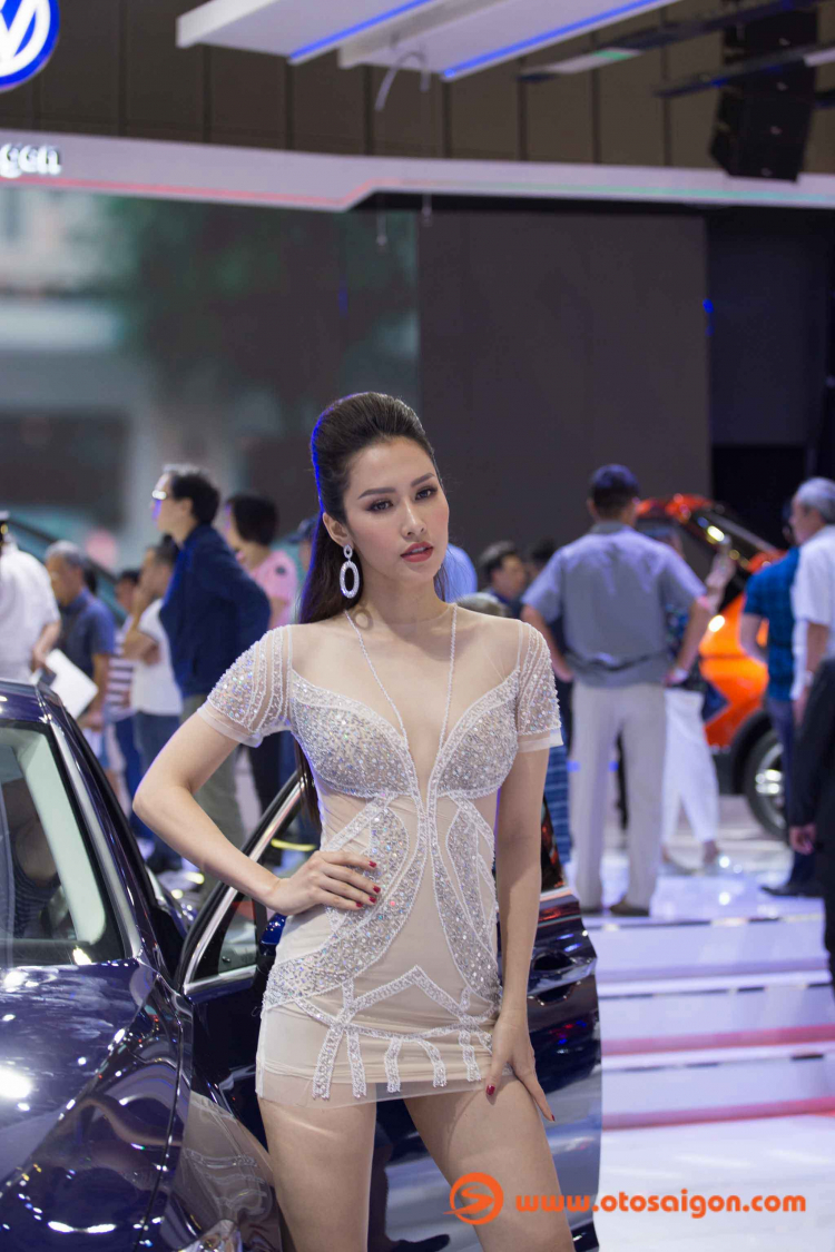 [VMS] Những “bóng hồng” khoe sắc tại Triển lãm ô tô Việt Nam 2018