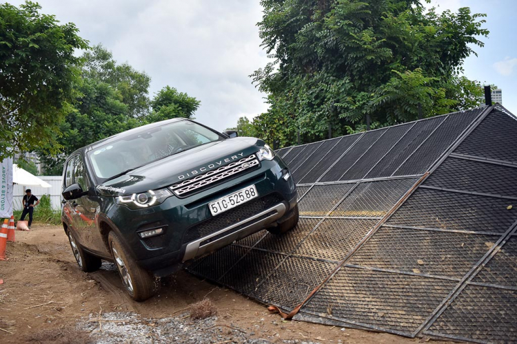 [VMS 2018] Above & Beyond Tour - cơ hội thử off-road với xe Land Rover trong khuôn khổ triển lãm