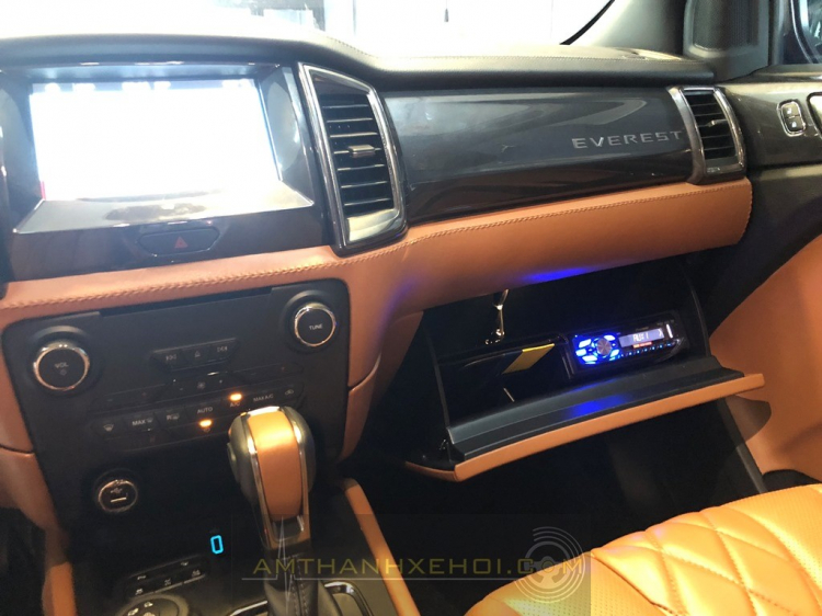 Ford Everest Bi-Turbo: nâng cấp hệ thống âm thanh và giải trí.