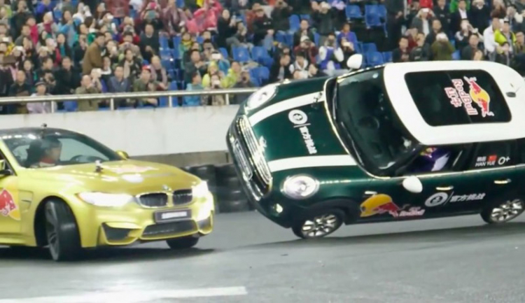 [Video]2 kỷ lục thế giới mới với xe Mini và BMW M4