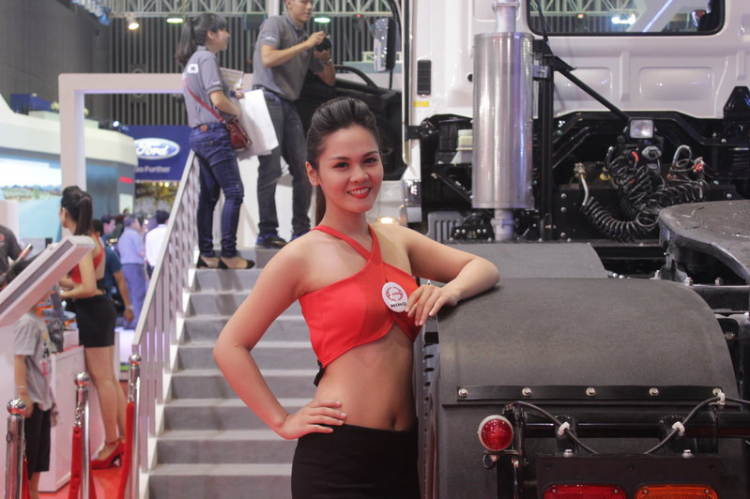 Bóng hồng tại Vietnam Motor Show 2014