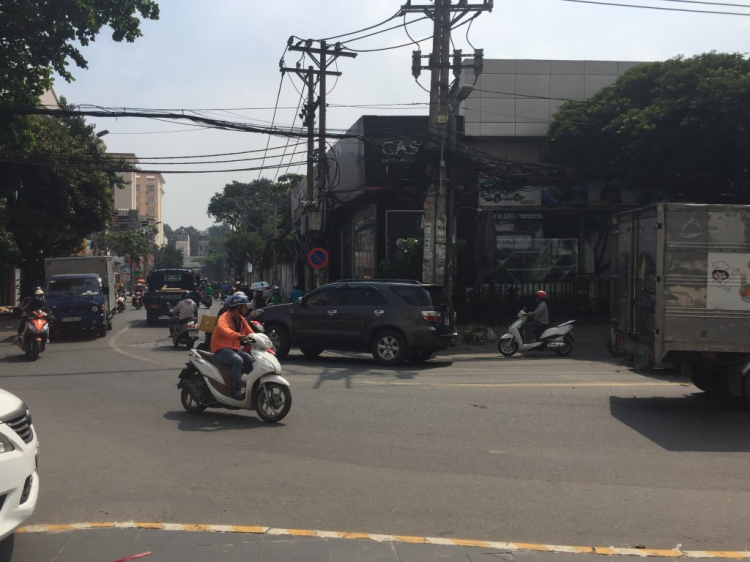 Lỗi không xi nhan khi vào đường cong ? Lỗi không xi nhan khi vào đường cong ?