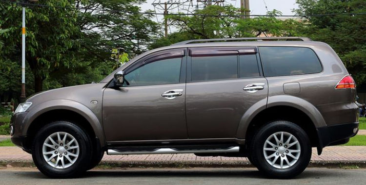 ***** Mitsubishi PAJERO Sport D-AT (số tự động máy dầu) long lanh (Full hình HD)