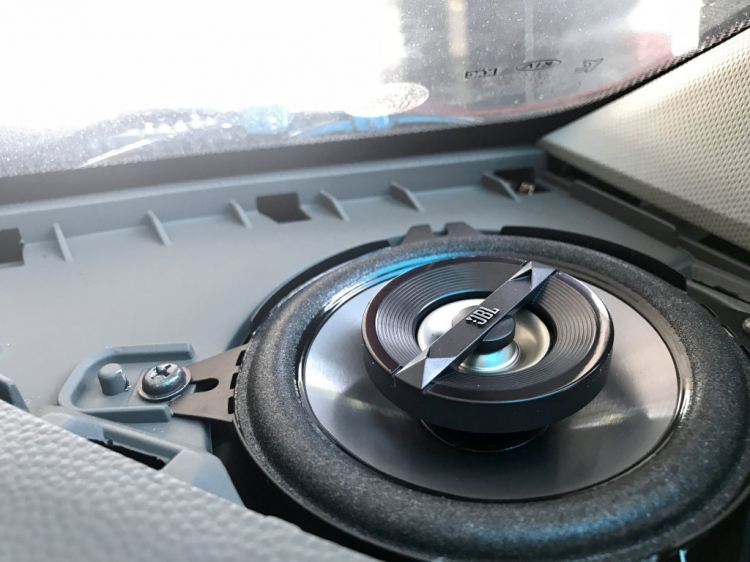 Kia Morning nâng cấp âm thanh từ 4 loa lên 9 loa Kia Morning nâng cấp âm thanh từ 4 loa lên 9 loa