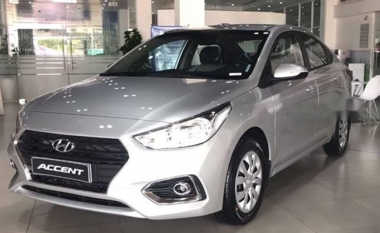 Hyundai Accent base Màu bạc- Giao ngay trong hôm nay.