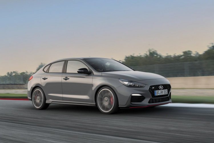 Hyundai i30 Fastback N line lộ diện, sedan vẻ ngoài thể thao mạnh 271hp