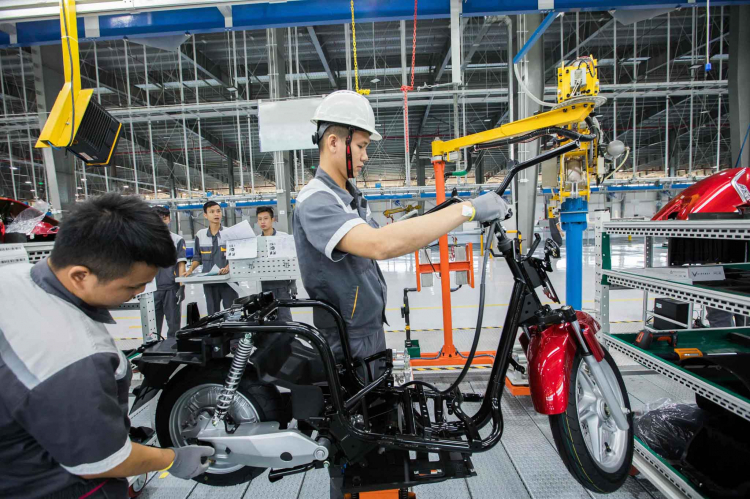VinFast khánh thành nhà máy sản xuất và ra mắt mẫu xe máy điện thông minh